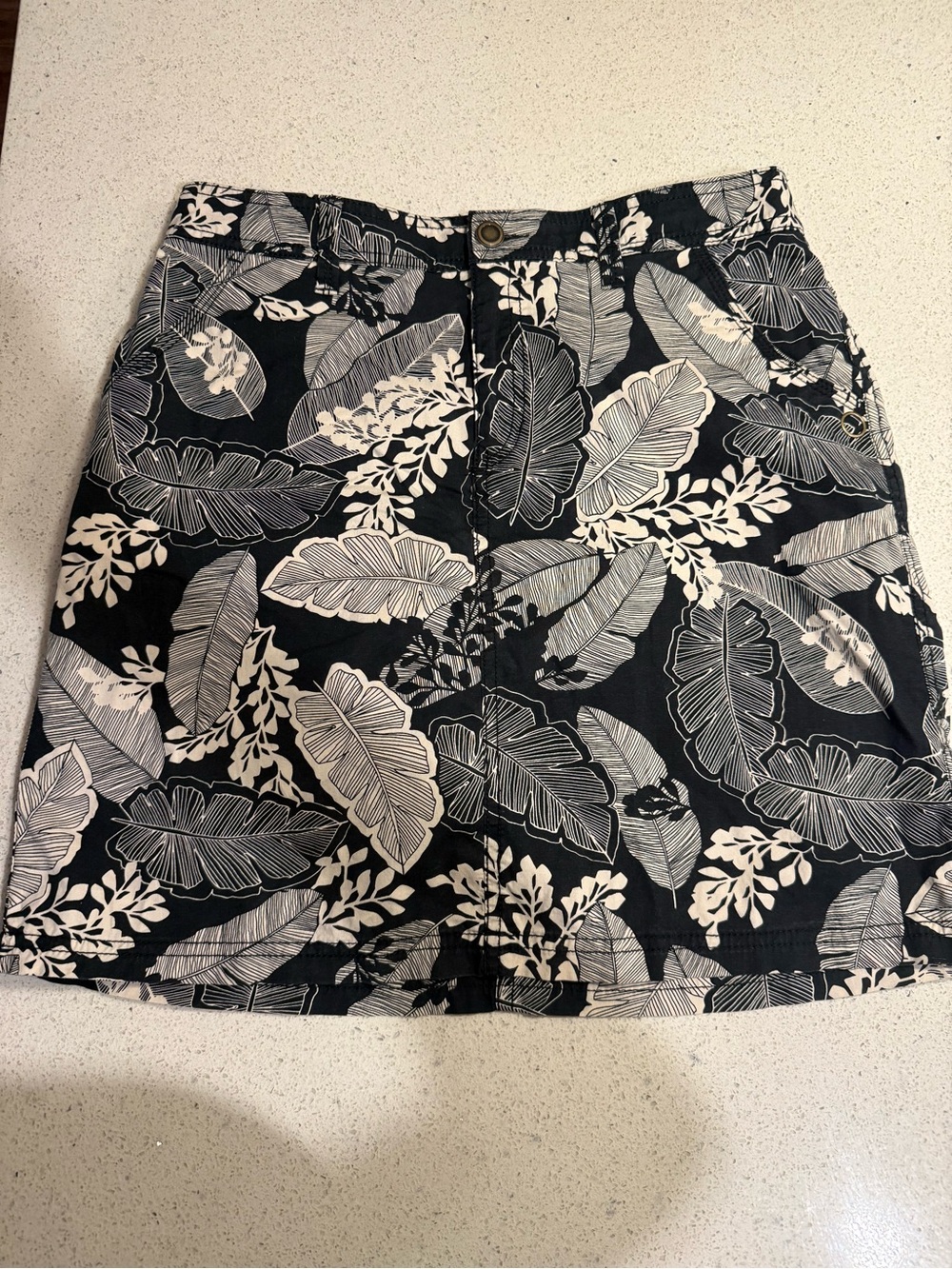 croft & barrow Black and White Tropical Leaf Mini Skirt